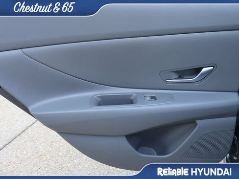 Certified 2024 Hyundai Elantra SE FWD image 16