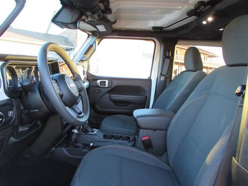 Used 2025 Jeep Wrangler Sport image 13