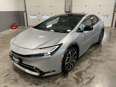 New 2025 Toyota Prius Plug-In Hybrid image 3
