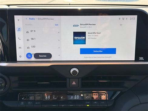 Used 2023 Toyota Crown Limited image 28