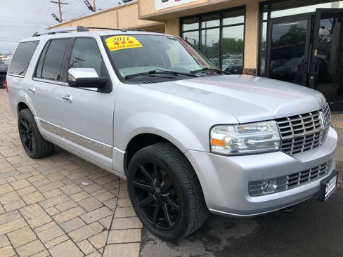 Used 2011 Lincoln Navigator 4WD image 8