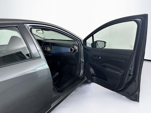 Used 2025 Nissan Versa SV FWD image 31
