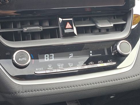 Used 2024 Toyota Corolla SE w/ SE Package image 26