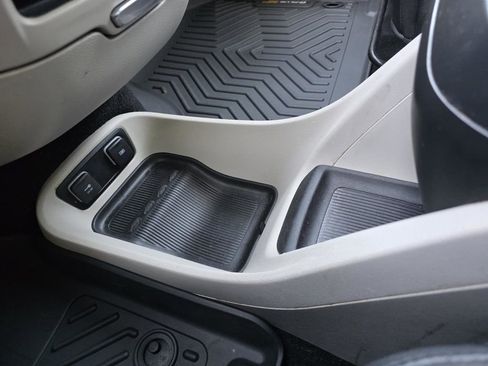Used 2020 Chrysler Pacifica Touring-L FWD image 25
