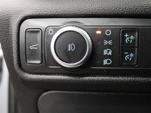 Used 2022 Ford Explorer XLT w/ Equipment Group 202A image 34