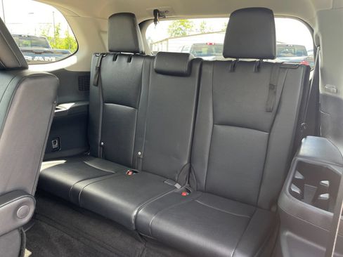 Used 2025 Toyota Grand Highlander AWD image 17