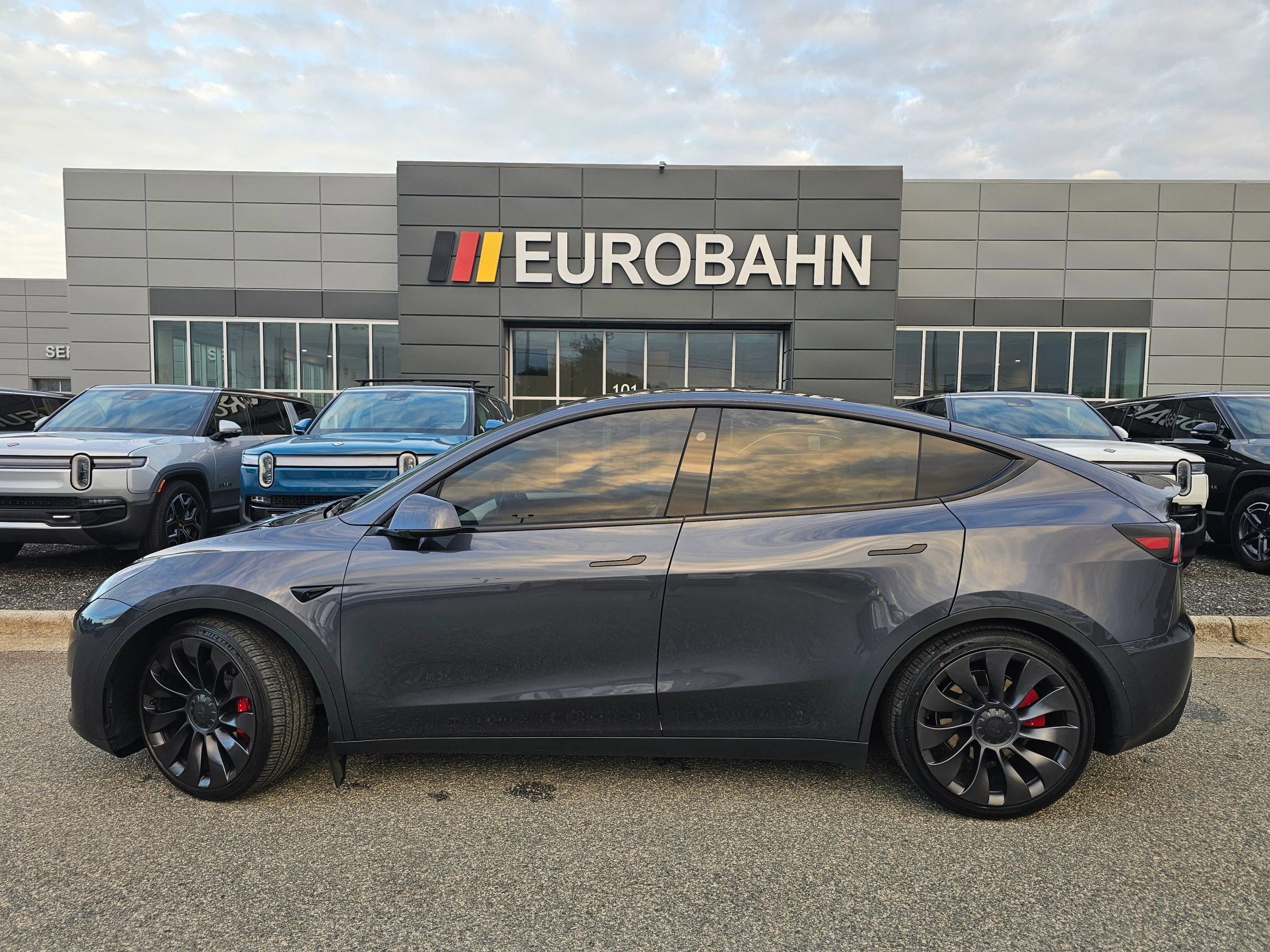 Used 2023 Tesla Model Y Performance AWD/4WD image 2