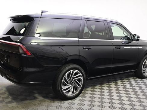 Used 2025 Lincoln Navigator Reserve AWD/4WD image 7
