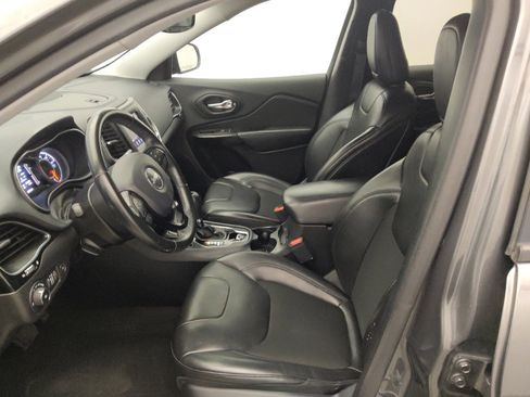 Used 2020 Jeep Cherokee Latitude Plus FWD image 17
