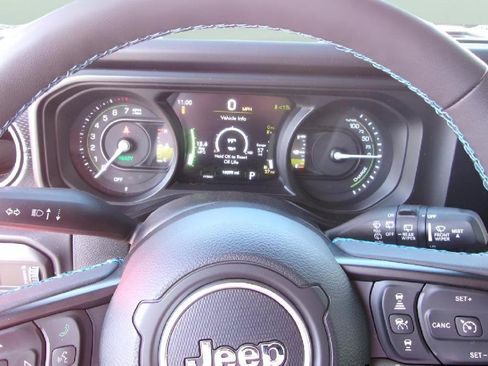 Used 2025 Jeep Wrangler Unlimited Rubicon 4xe w/ Convenience Group AWD/4WD image 12