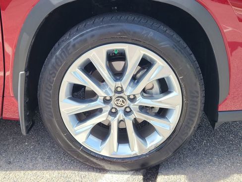 Used 2023 Toyota Highlander L image 17