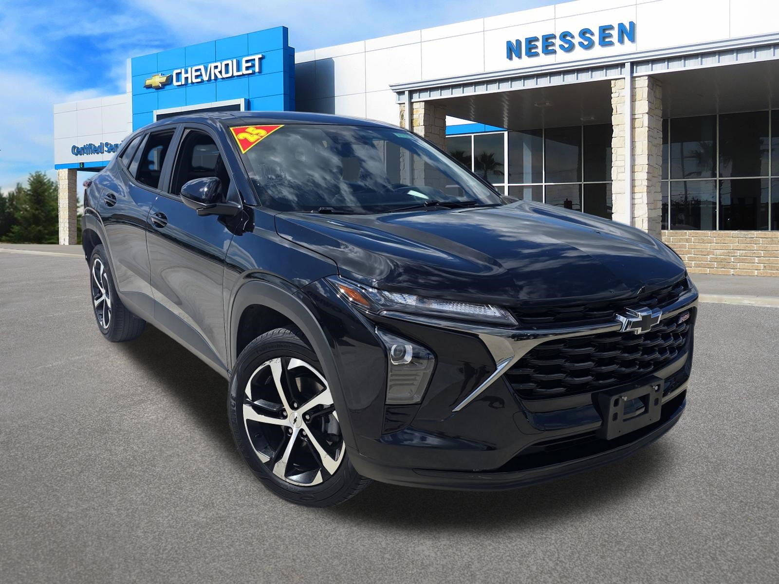 Used 2025 Chevrolet Trax RS w/ Driver Confidence Package FWD image 1