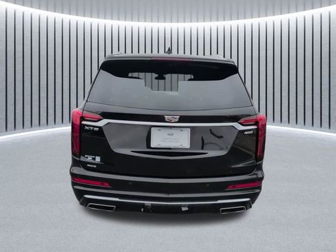 Used 2024 Cadillac XT6 Premium Luxury AWD/4WD image 4