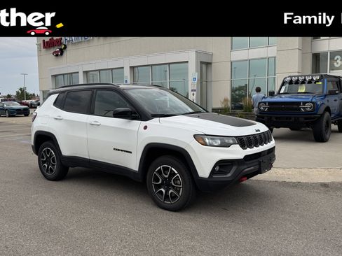 Used 2024 Jeep Compass Trailhawk AWD/4WD image 1