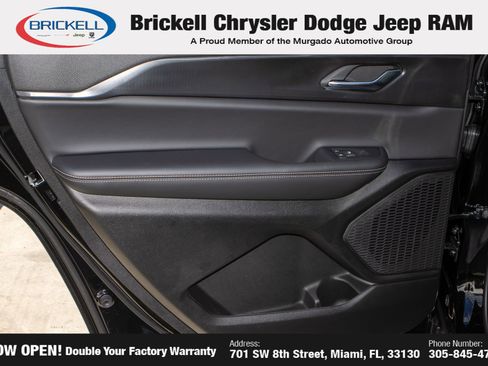 New 2025 Jeep Grand Cherokee L Laredo image 12