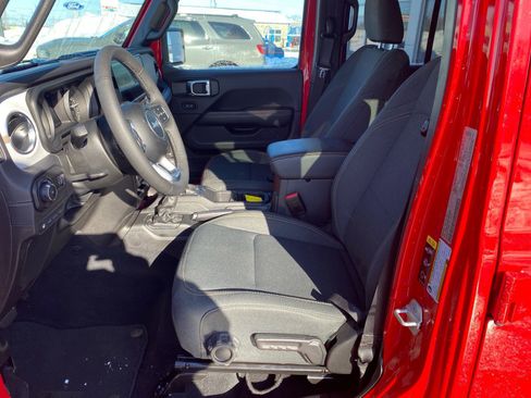 Used 2025 Jeep Wrangler Unlimited Sahara w/ Safety Group AWD/4WD image 98