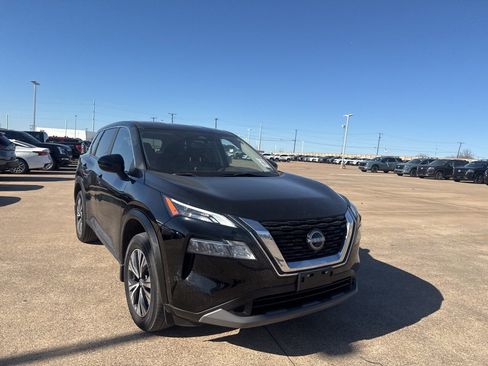 Certified 2023 Nissan Rogue SV image 2