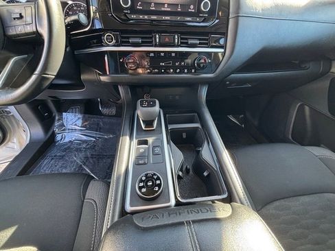 Used 2024 Nissan Pathfinder SV image 15