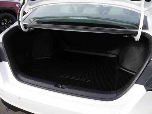 Used 2024 Honda Accord Touring image 8