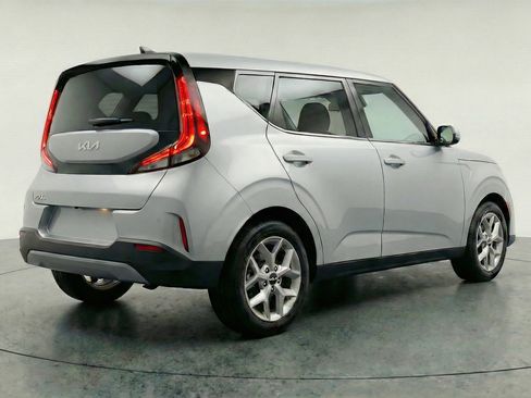 Used 2025 Kia Soul LX w/ LX Technology Package FWD image 9