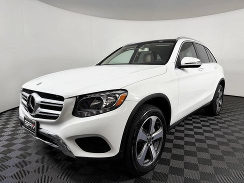Used 2019 Mercedes-Benz GLC 300 4MATIC image 2