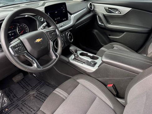 Used 2025 Chevrolet Blazer LT FWD image 2