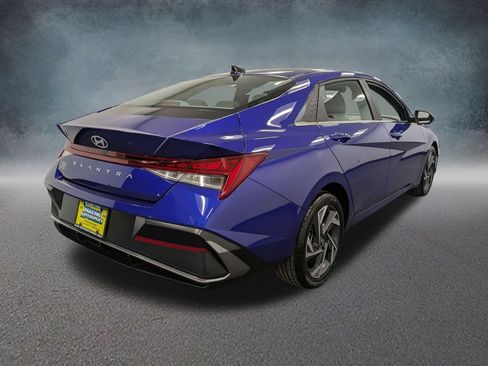 Used 2025 Hyundai Elantra SEL w/ Cargo Package FWD image 4