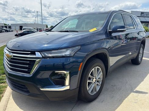 Used 2023 Chevrolet Traverse LT FWD image 3