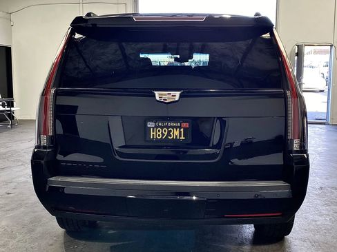 Used 2019 Cadillac Escalade Premium Luxury image 3