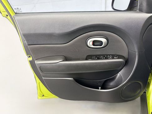Used 2015 Kia Soul + image 21
