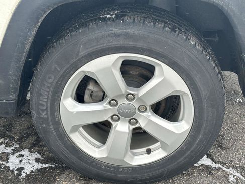 Used 2018 Jeep Compass Latitude w/ Popular Equipment Group image 9