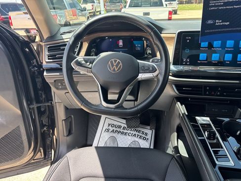 Used 2024 Volkswagen Atlas SE AWD/4WD image 15