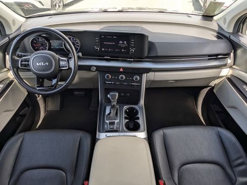 Used 2024 Kia Carnival LX FWD image 18