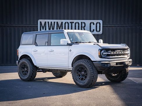 Used 2024 Ford Bronco Outer Banks AWD/4WD image 1