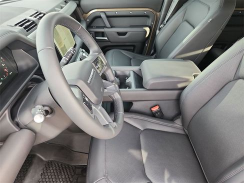 Used 2025 Land Rover Defender 110 S image 10