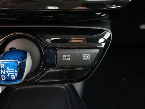 Used 2021 Toyota Prius L Eco FWD image 36