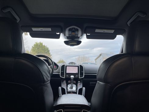 Used 2018 Porsche Cayenne S Platinum image 16