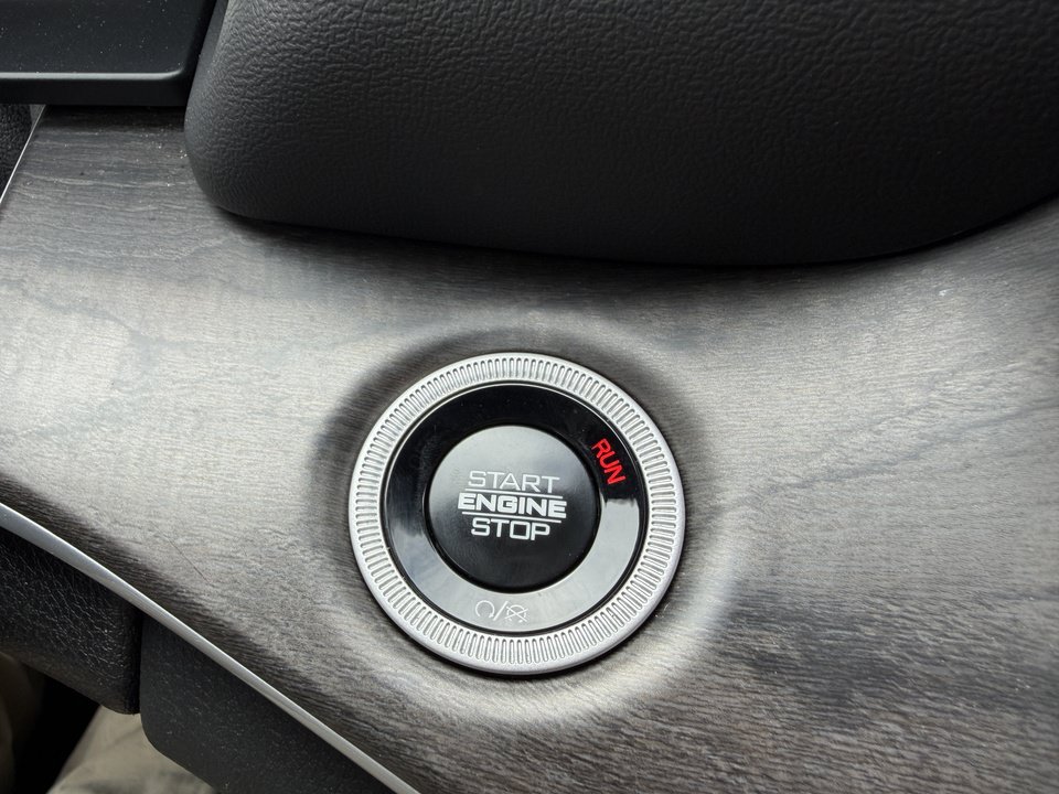 Used 2025 Jeep Grand Cherokee Limited AWD/4WD image 37