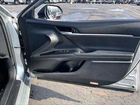 Used 2019 Toyota Camry LE w/ Convenience Package image 12