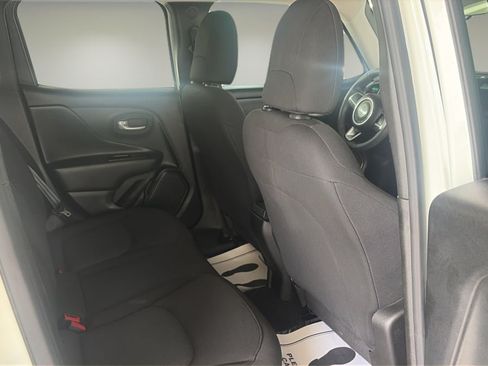 Used 2023 Jeep Renegade Latitude AWD/4WD image 11
