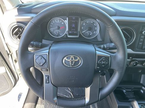 Used 2017 Toyota Tacoma SR5 image 34