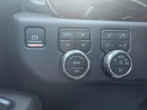 Used 2020 Chevrolet Silverado 1500 Custom w/ Custom Value Package image 22