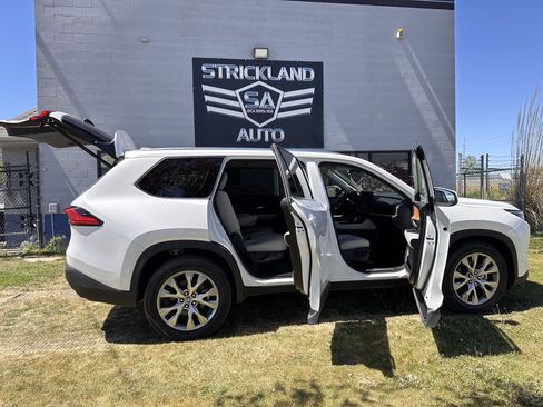 Used 2024 Toyota Grand Highlander AWD Hybrid image 30