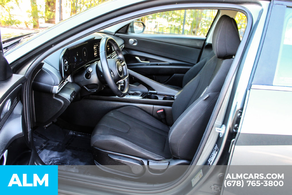 Used 2025 Hyundai Elantra SEL FWD image 16