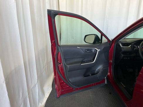 Used 2020 Toyota RAV4 LE w/ All Weather Liner Package AWD/4WD image 17