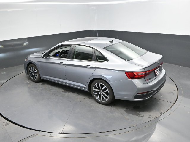 Used 2025 Volkswagen Jetta SE FWD image 40