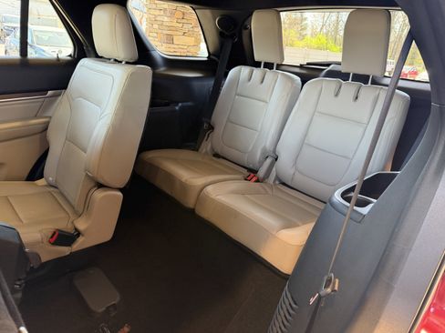 Used 2019 Ford Explorer Limited w/ Ford Safe & Smart Package image 16