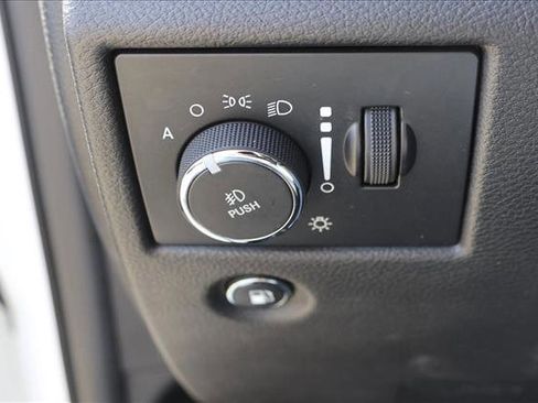 Used 2017 Jeep Grand Cherokee Overland AWD/4WD image 13
