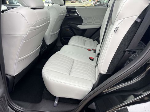 New 2025 Mitsubishi Outlander AWD image 7