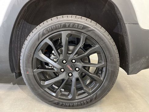 Used 2023 GMC Terrain SLE w/ Driver Convenience Package AWD/4WD image 11